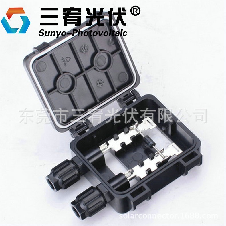 What is the function of photovoltaic junction box？